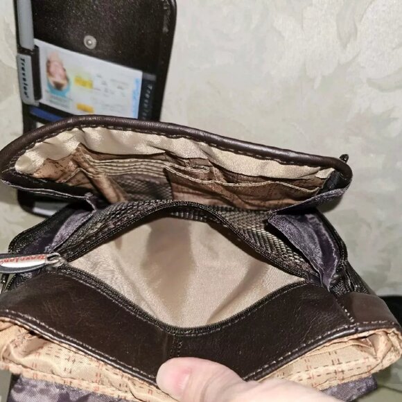 NEW Travelon Dark Brown 100% Leather Small Crossbody Anti-Theft Travel Bag Purse - Picture 8 of 16